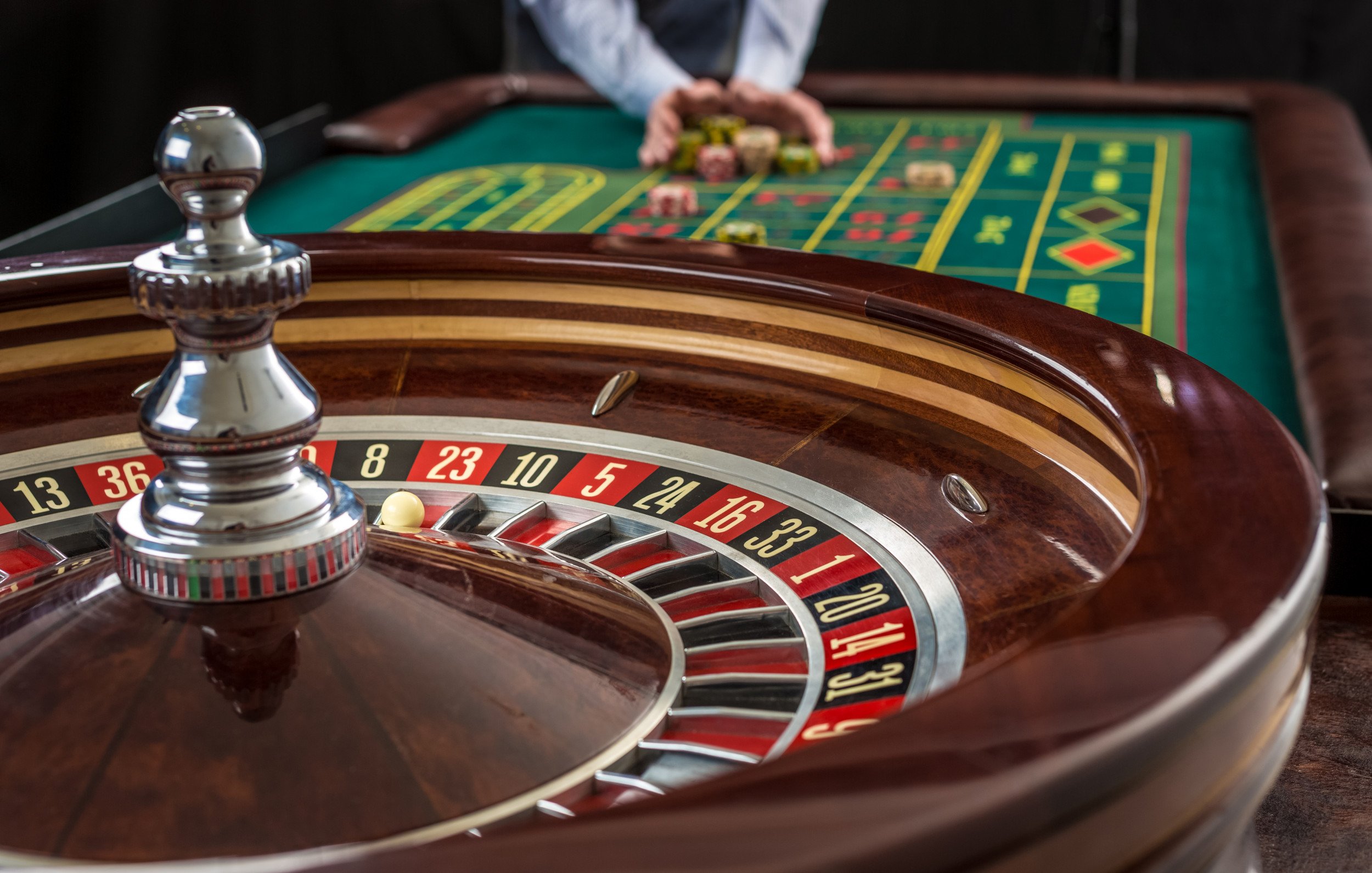 Slots618 VIP Gold အဆင့် ကစားသမားတစ်ဦး exclusive cashback နှင့် dedicated manager ဝန်ဆောင်မှုကို ခံစားနေသောမြင်ကွင်း
